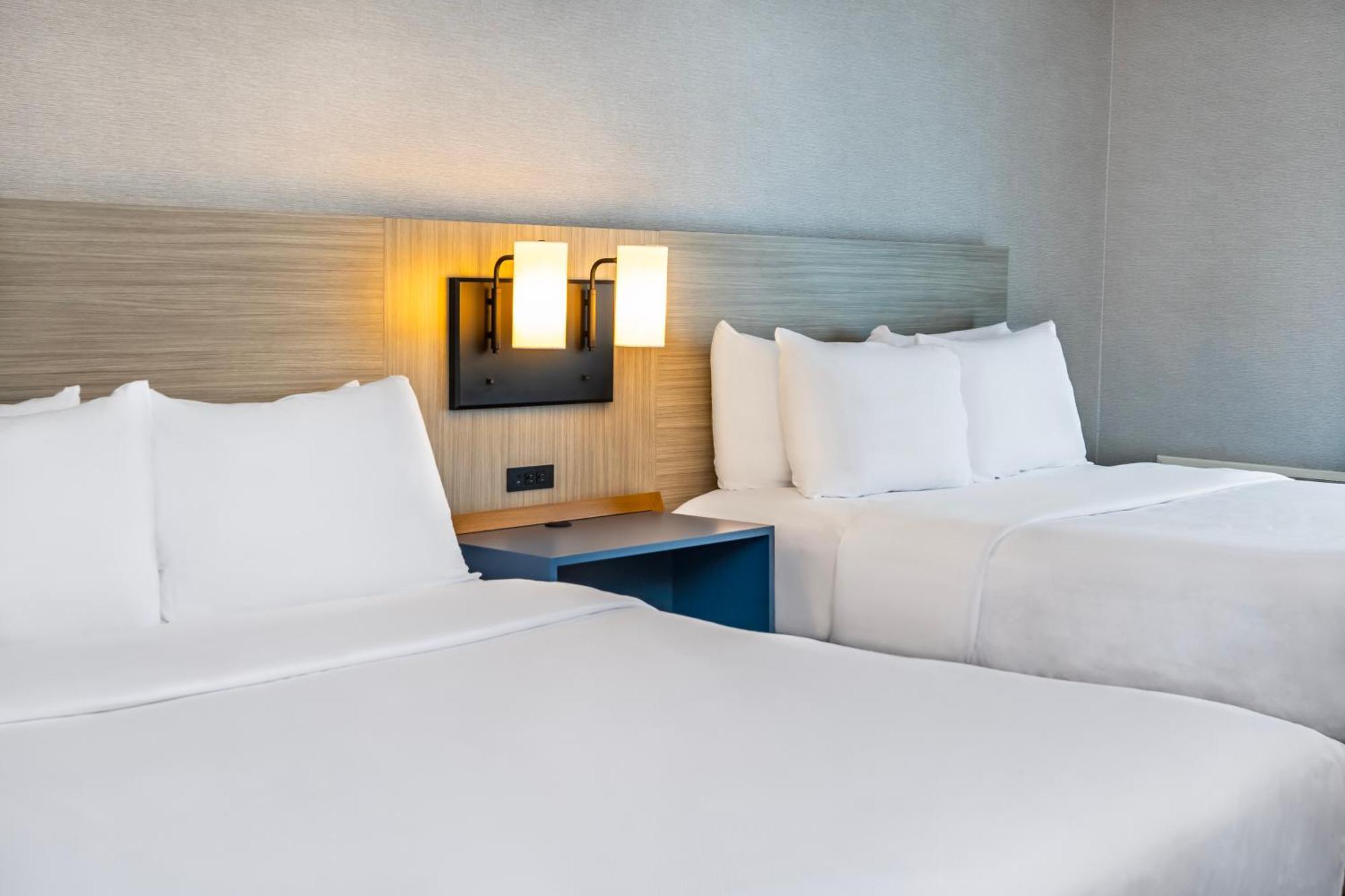 Queen Room with Two Queen Beds - Non-Smoking - Ground Floor,1673653076:JPEG