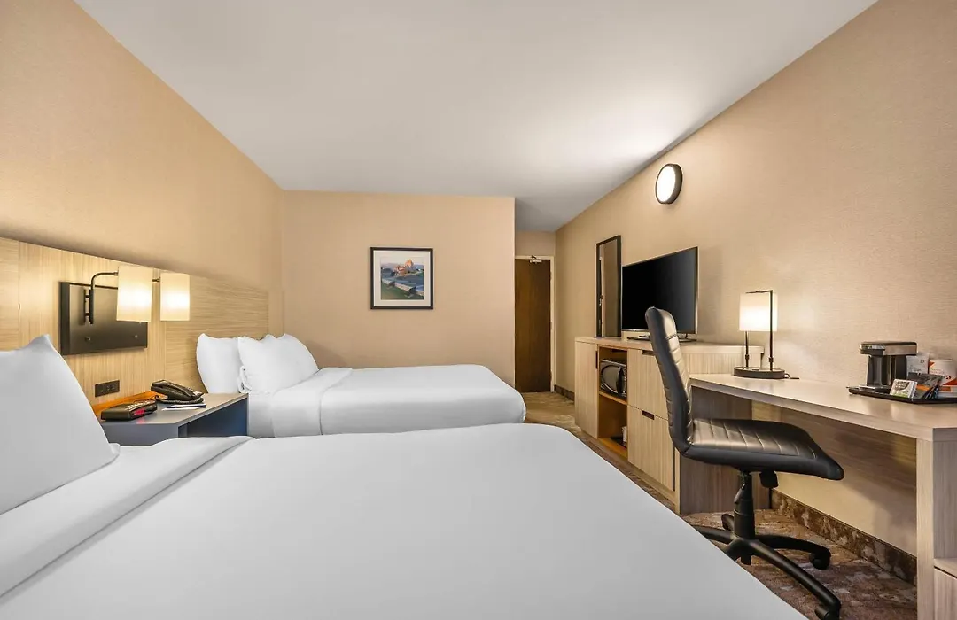 Comfort Inn Ancienne-Lorette - Quebec Airport-1